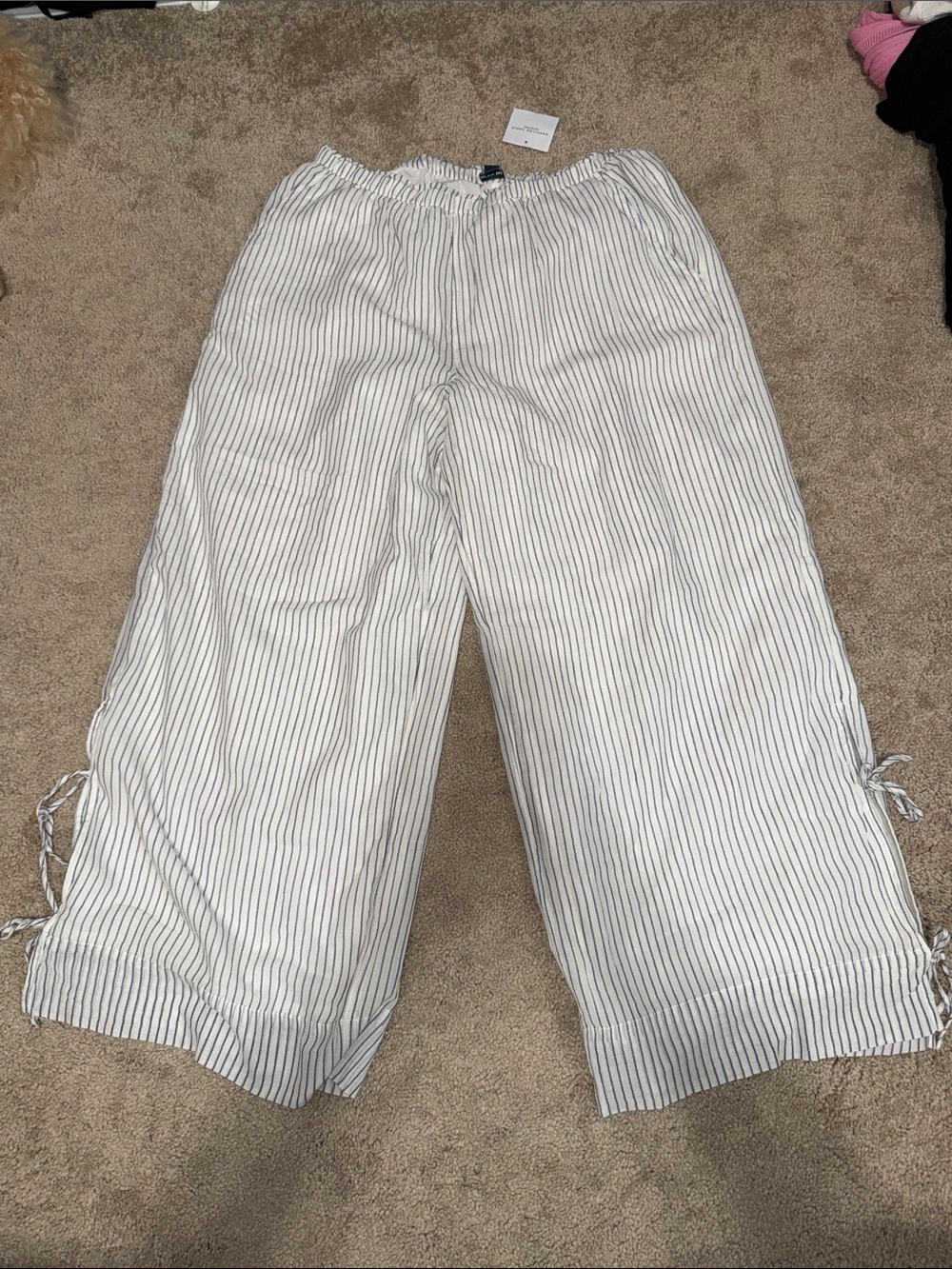 American Eagle Striped Wide Leg Drawstring Pants White w Navy Pinstripes. lined